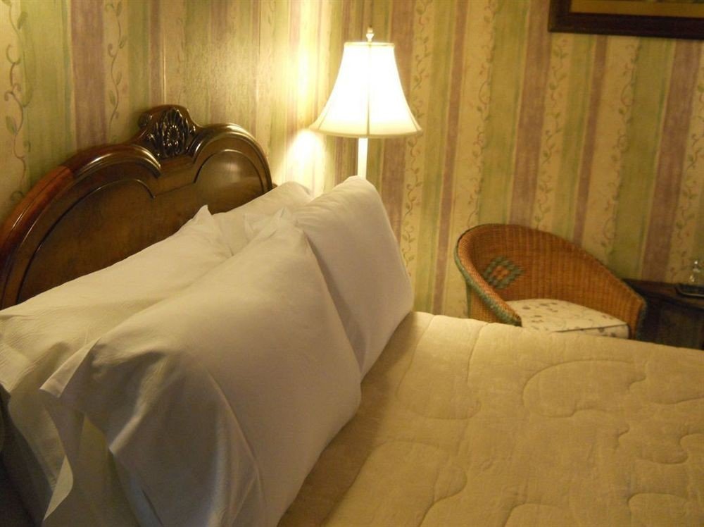 property Bedroom Suite cottage bed sheet