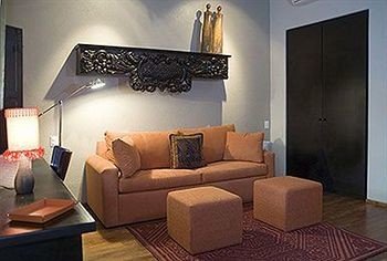 sofa property living room Suite condominium cottage Bedroom