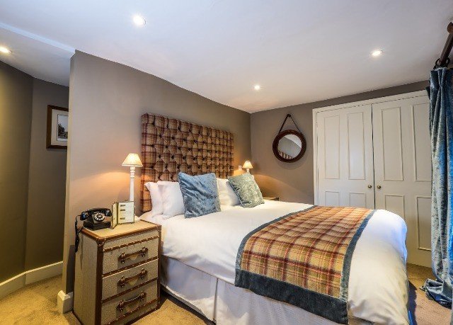 Bedroom sofa property cottage Suite home