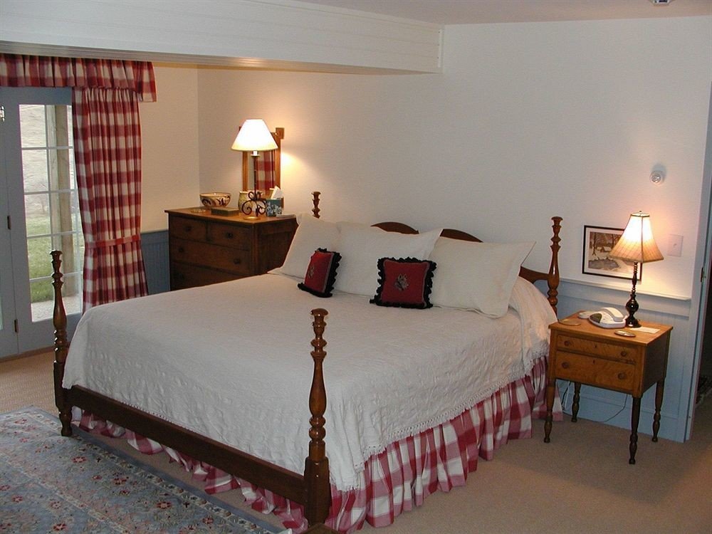 Bedroom property cottage Suite bed frame Villa bed sheet lamp