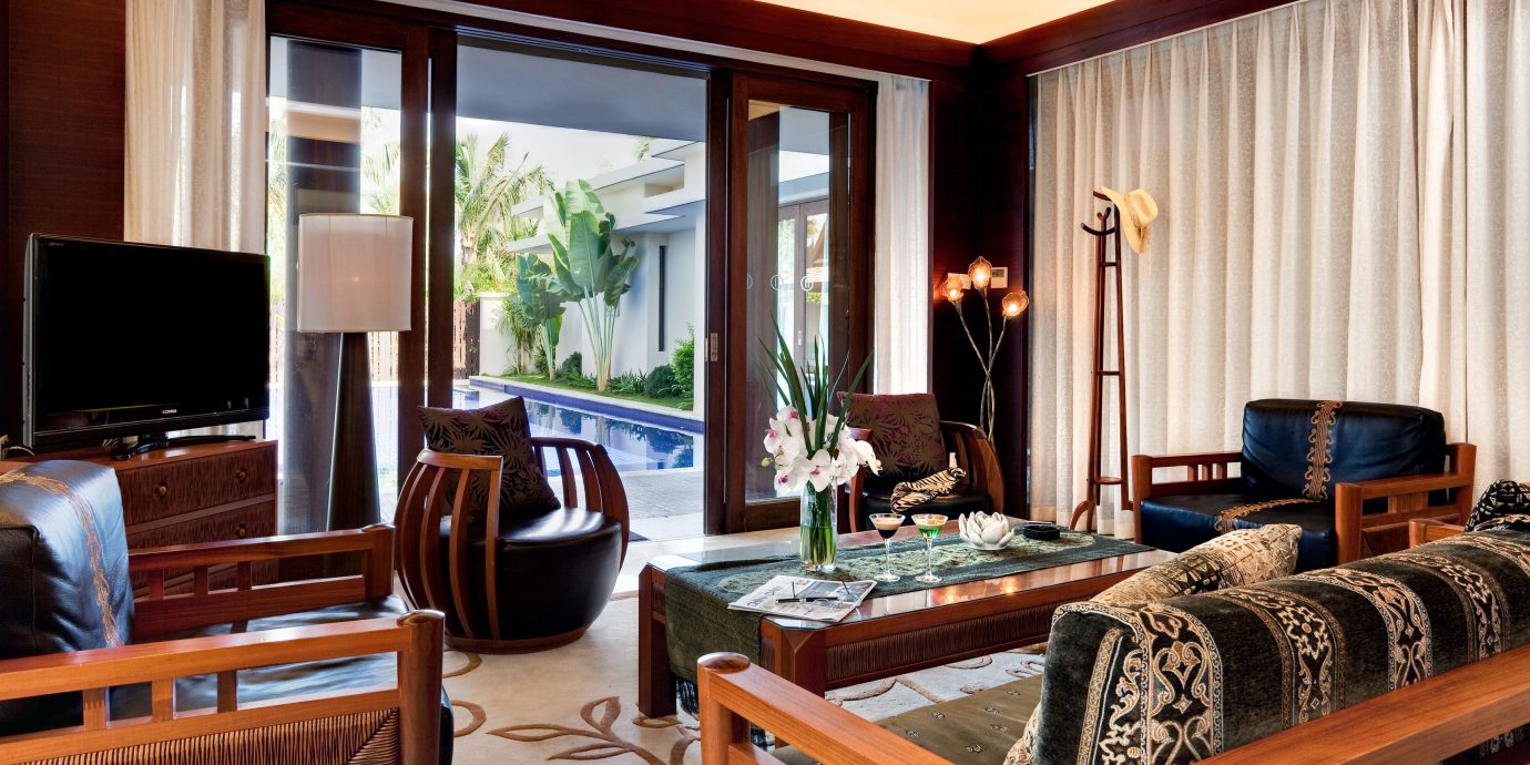 Classic Entertainment Resort property chair living room home Suite condominium cottage Villa