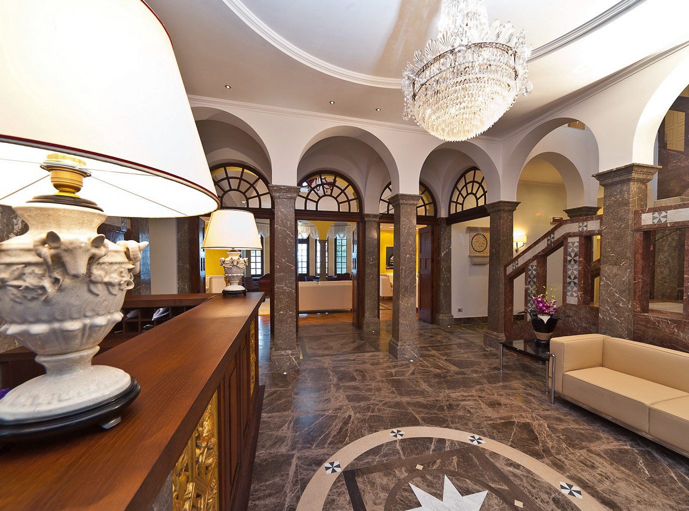 Classic Lobby mansion Resort restaurant colonnade