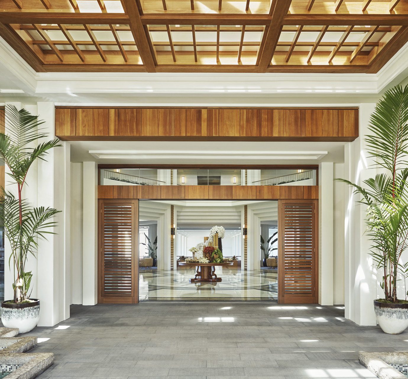building Lobby Fireplace Courtyard house porch Island
