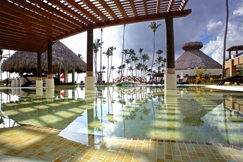 leisure property plaza Resort building swimming pool hacienda Courtyard condominium