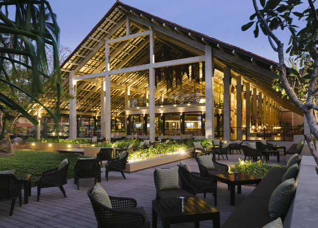 tree sky building Resort outdoor structure home Courtyard restaurant palace plaza