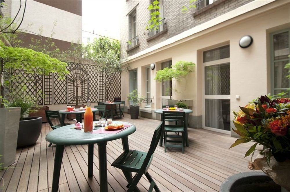 property condominium Courtyard home green backyard plant outdoor structure cottage porch Villa
