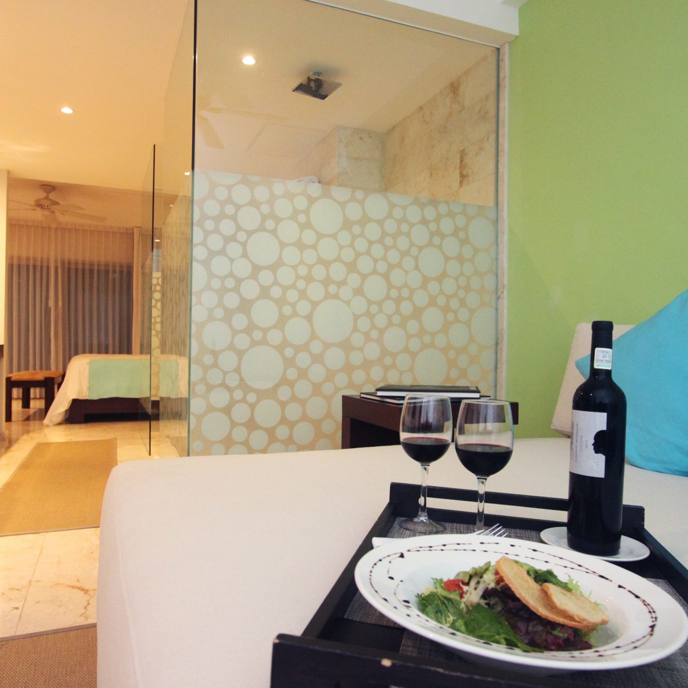 Dining Drink Eat Luxury property Suite home living room condominium cottage Villa