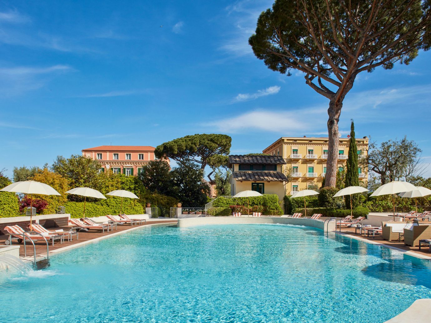 Pool and exterior view of Grand Hotel Excelsior Vittoria, Sorrento