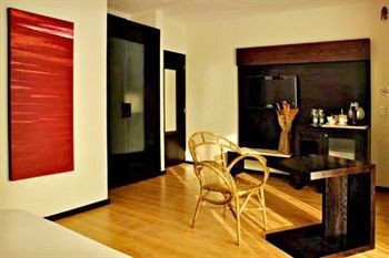 Entertainment Lounge Luxury Modern property living room Suite condominium hard flat