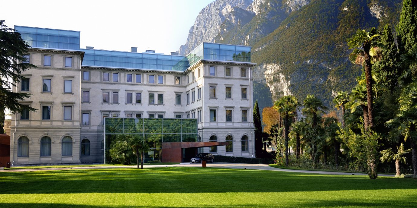 Exterior Modern Mountains grass building stately home tree neighbourhood house château residential area mansion home lawn palace campus university government building