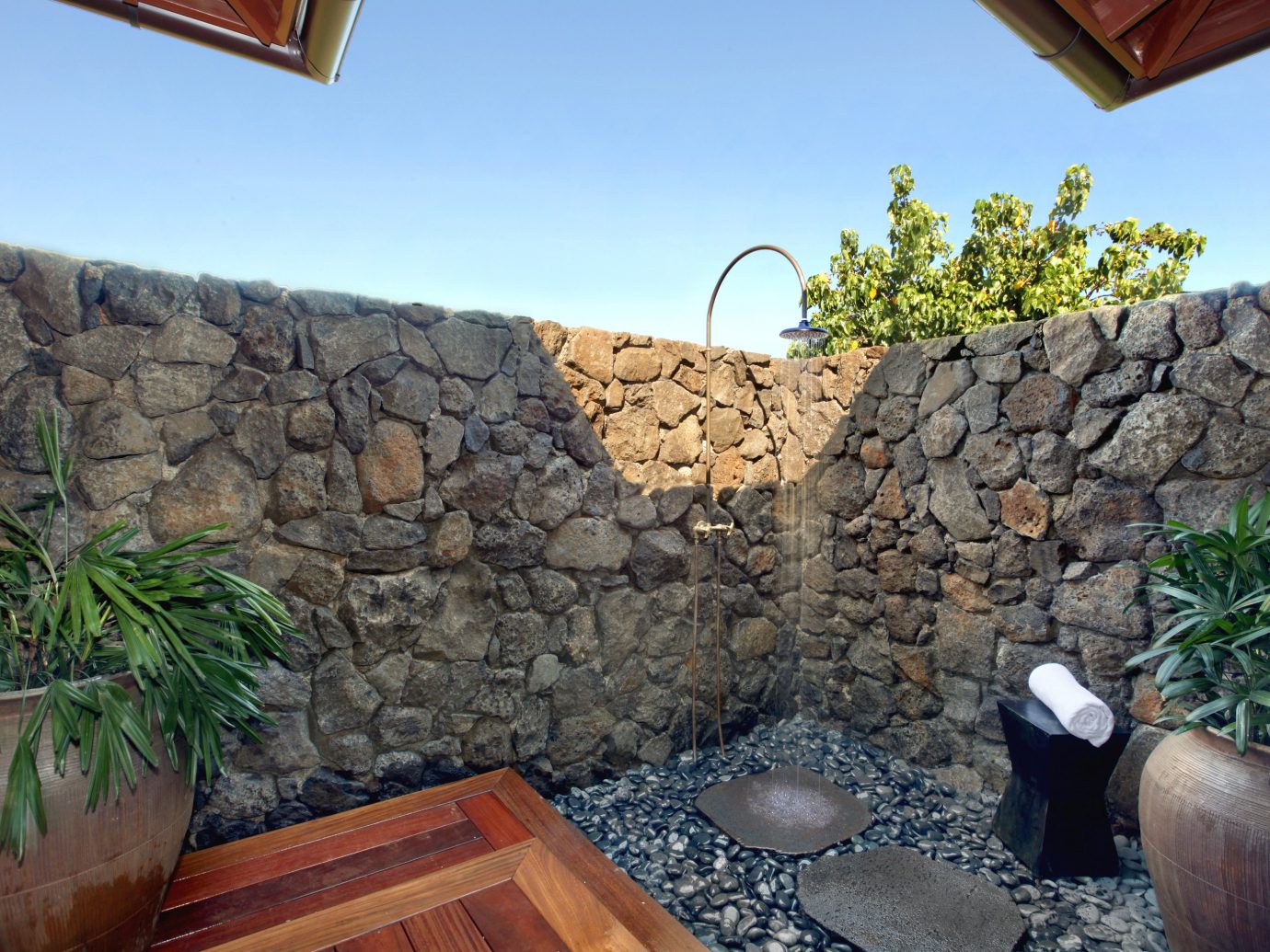 Hotels outdoor shower Outdoors private Romance Tropical water rock wall stone sky property vacation brick landscape backyard Garden