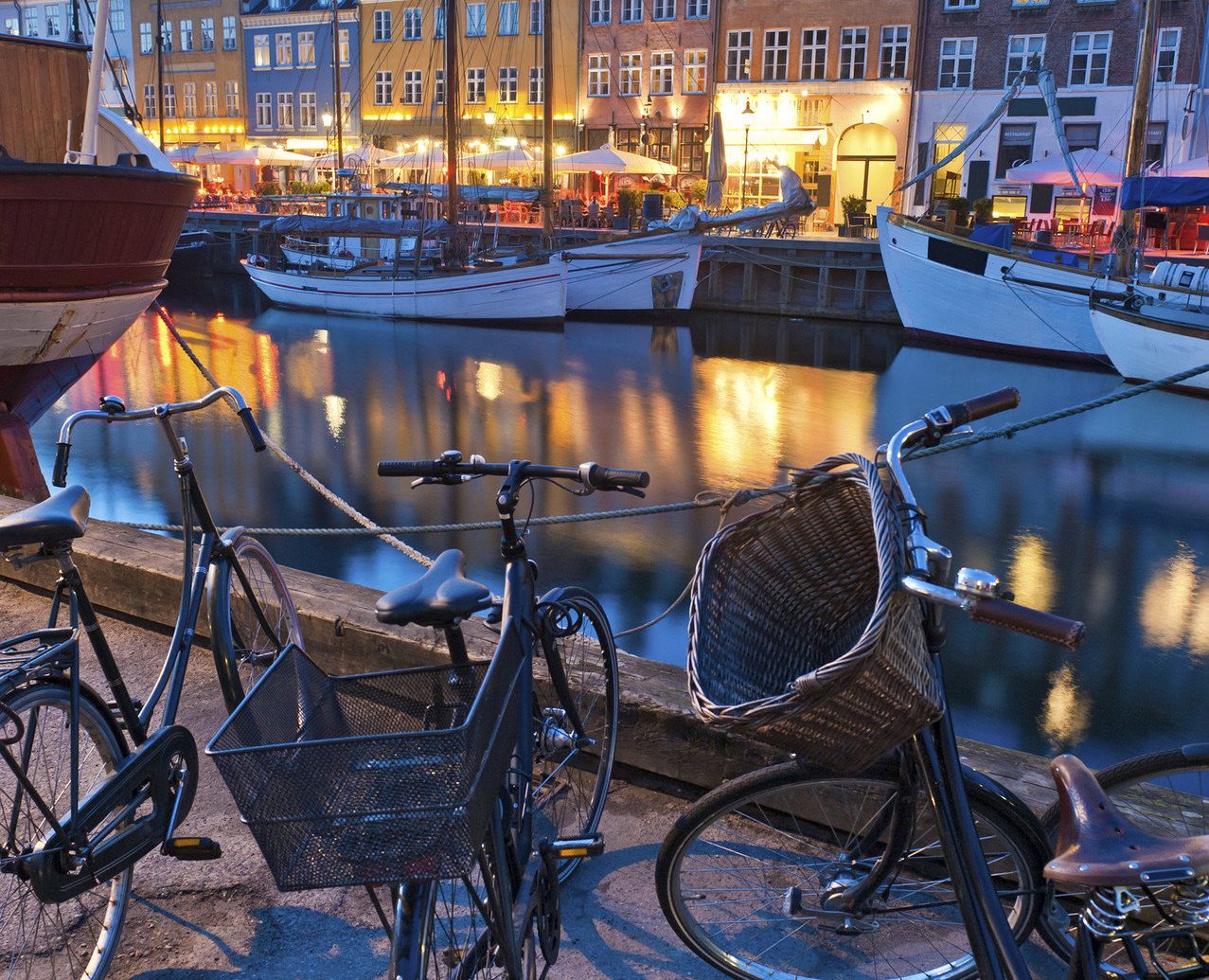 Trip Ideas outdoor sky bicycle vehicle Town City urban area human settlement Winter season cityscape evening waterway tourism parked street snow Canal