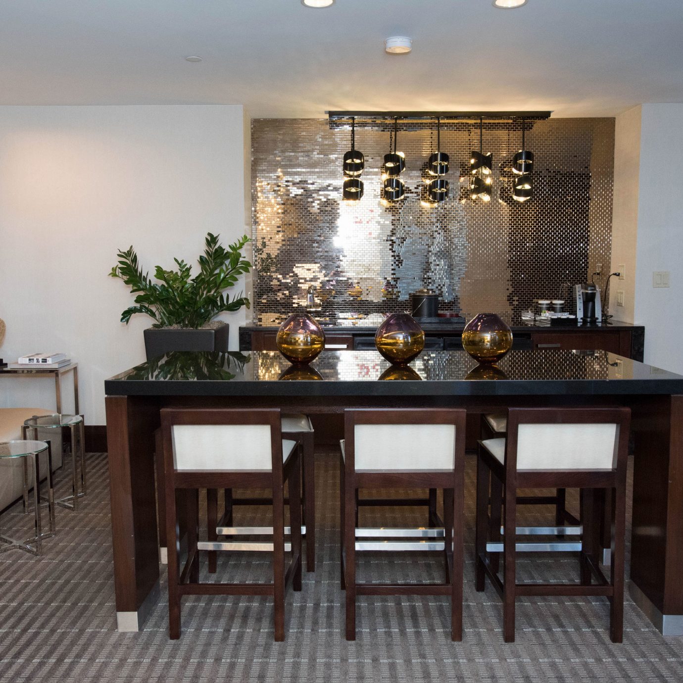 chair property hardwood home Kitchen living room cuisine Villa cabinetry condominium restaurant