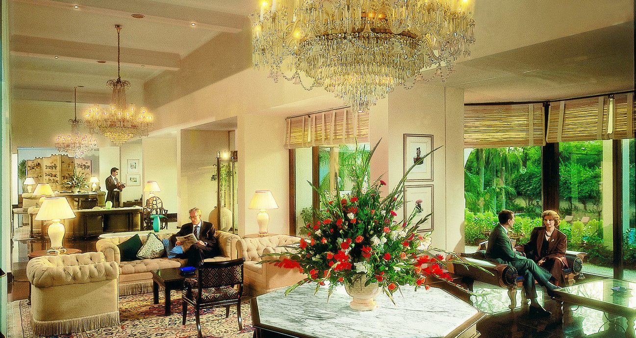 property Lobby home living room mansion lighting condominium palace restaurant Villa