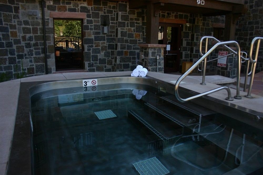 Lodge swimming pool screenshot mansion