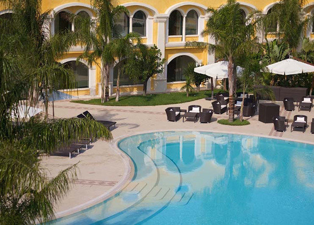 tree swimming pool property leisure Resort Villa home mansion backyard hacienda condominium