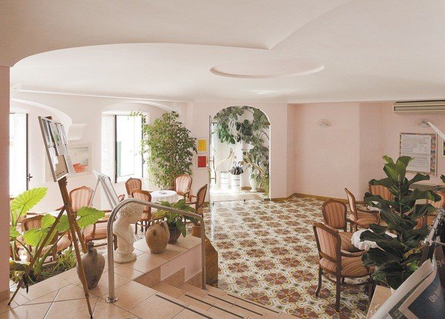 property home Villa cottage living room Resort condominium hacienda mansion dining table