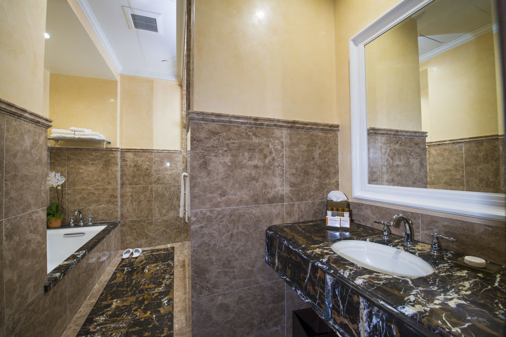 bathroom property sink house home Suite flooring cottage tile tub bathtub tiled tan