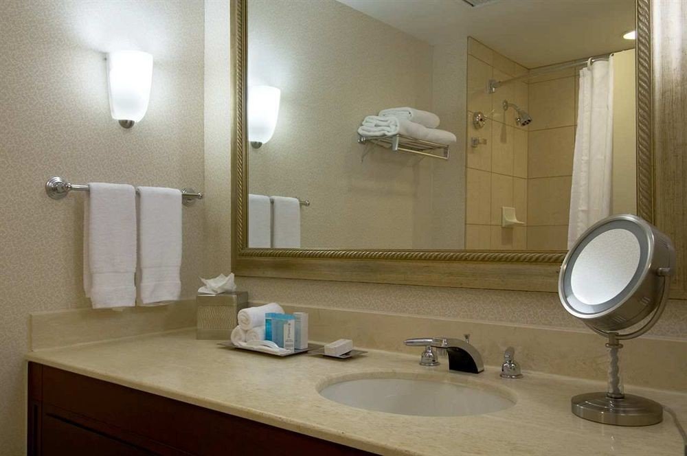 bathroom mirror sink property house home Suite plumbing fixture towel cottage