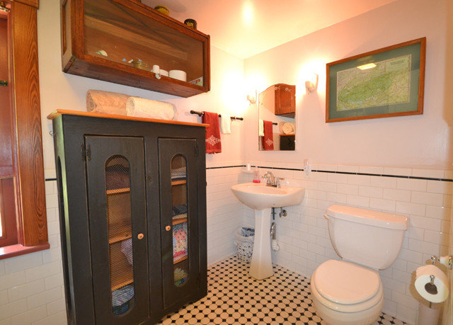 bathroom toilet property home sink cottage Suite