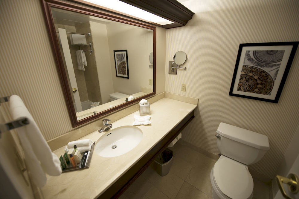 bathroom sink mirror property toilet Suite home cottage rack