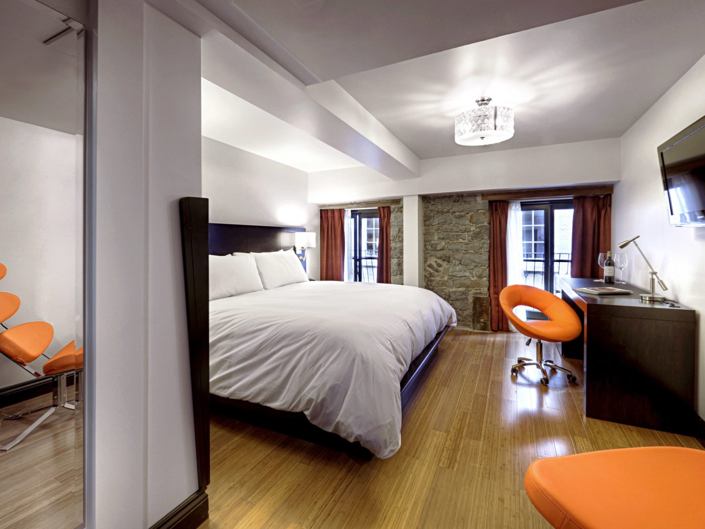 Bedroom Boutique Hotels Business Chicago Hotels Luxury Modern Scenic views Suite indoor floor wall ceiling room property bed real estate home estate interior design living room orange cottage wood condominium apartment furniture