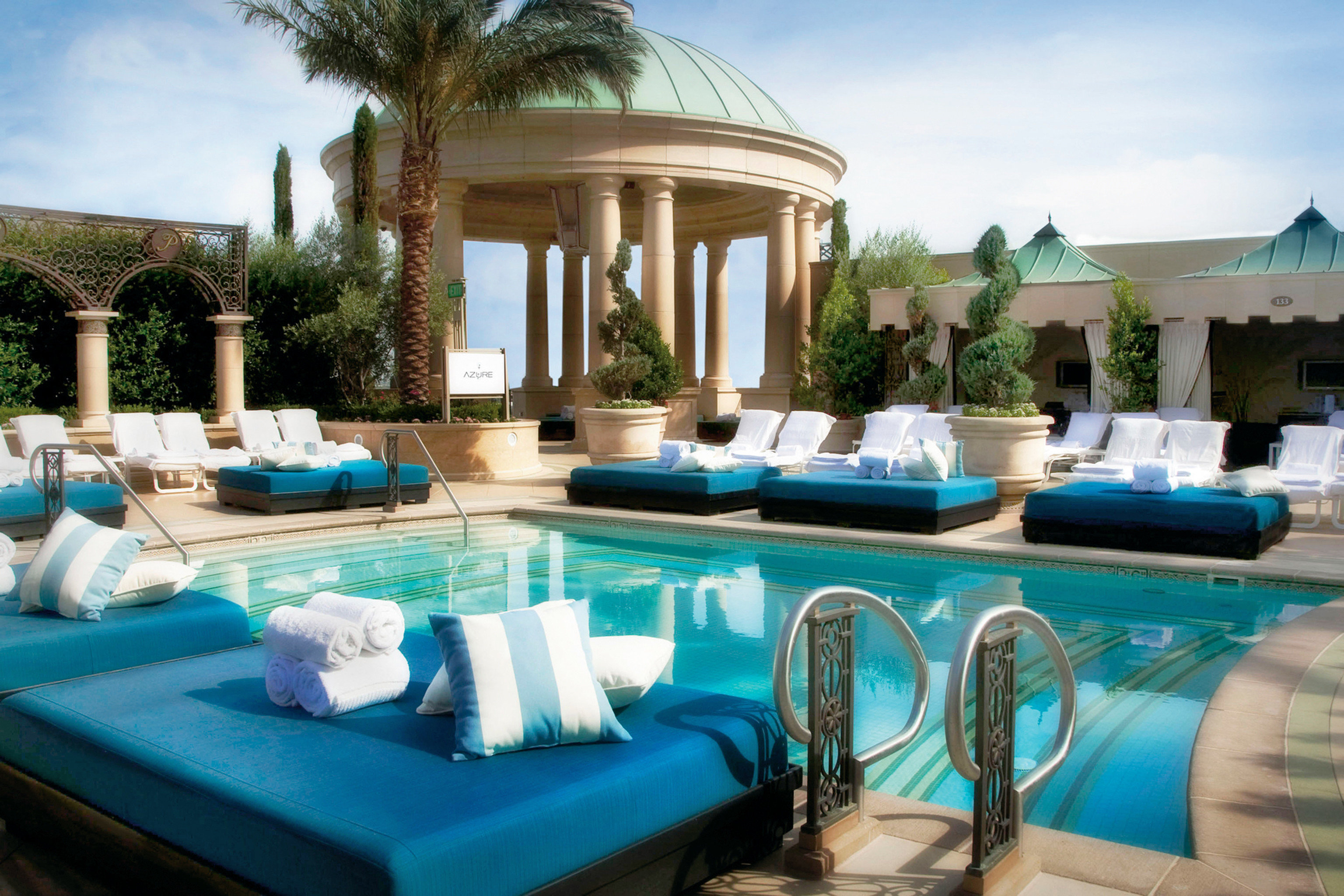 Mandalay Bay Resort on X: Relax. Unwind. Get in that pool day