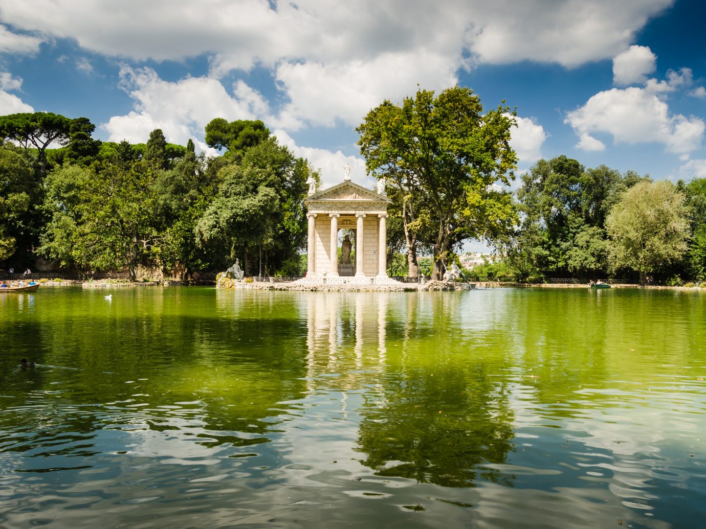 artificial lake on villa borgese garden