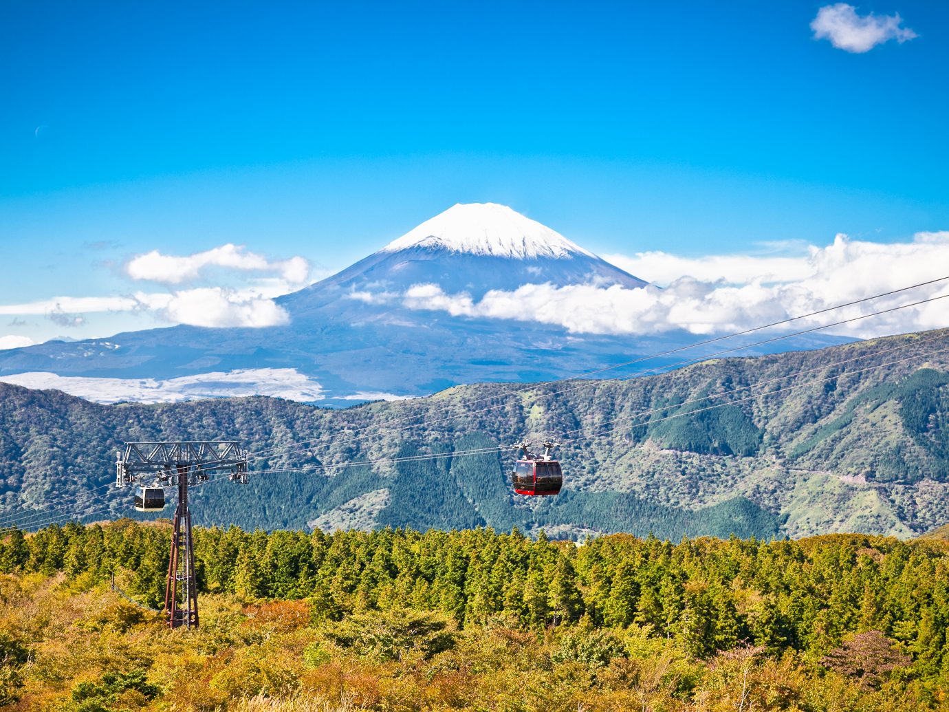 Ropeway and view of Mountain Fuji from Owakudani, Hakone. Japan.
