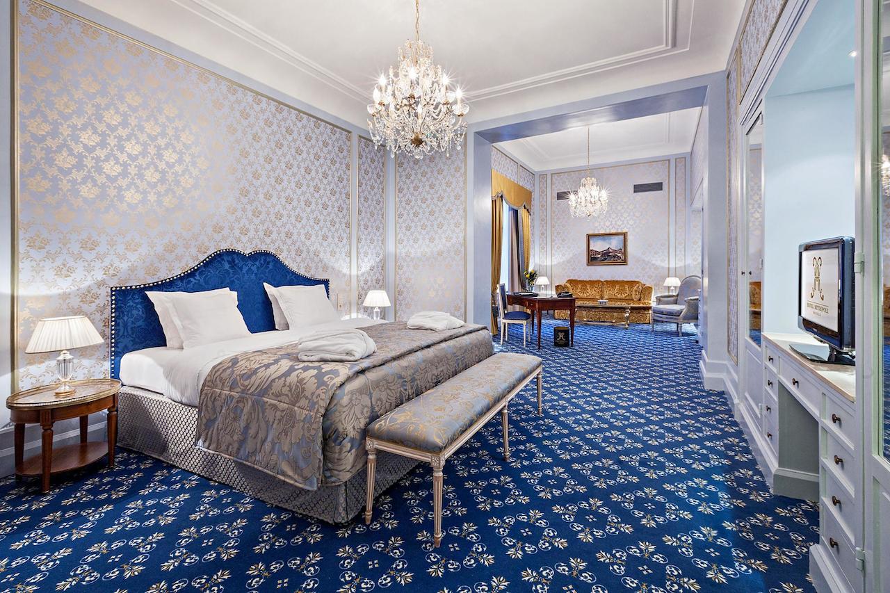 Bedroom at Hotel Metropole