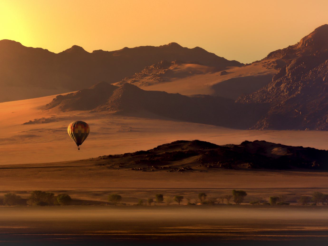 Desert Ballooning over the Sossusvlei Desert