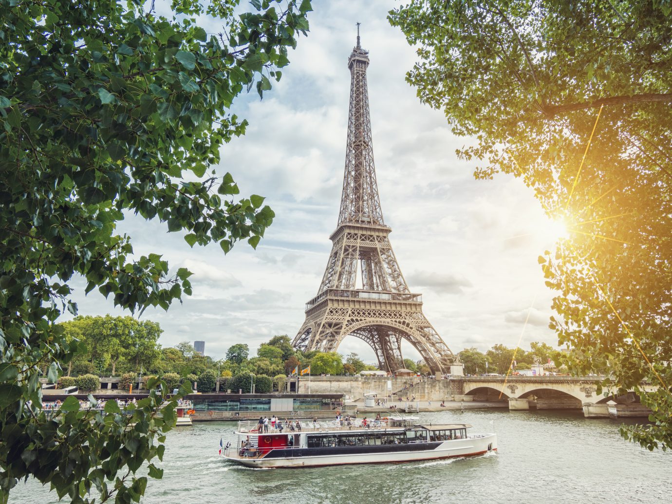 View from the Seine shore to the eiffel tower in paris