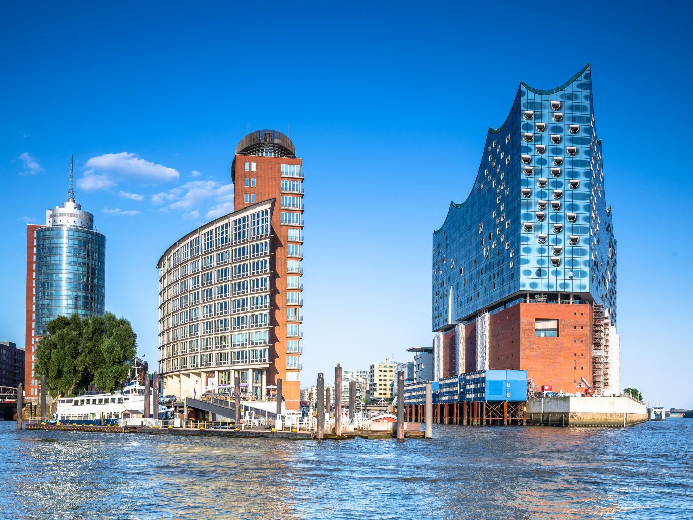 Front view of the new Elbphilharmonie