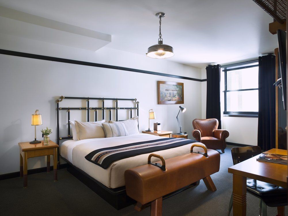 Bedroom at Chicago Athletic Association