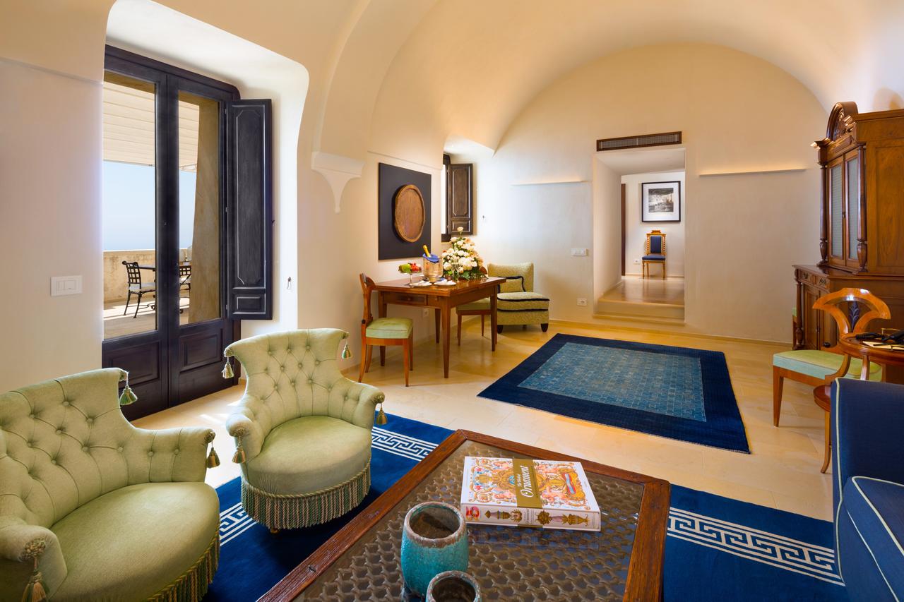 Living room in Monastero Santa Rosa Hotel & Spa