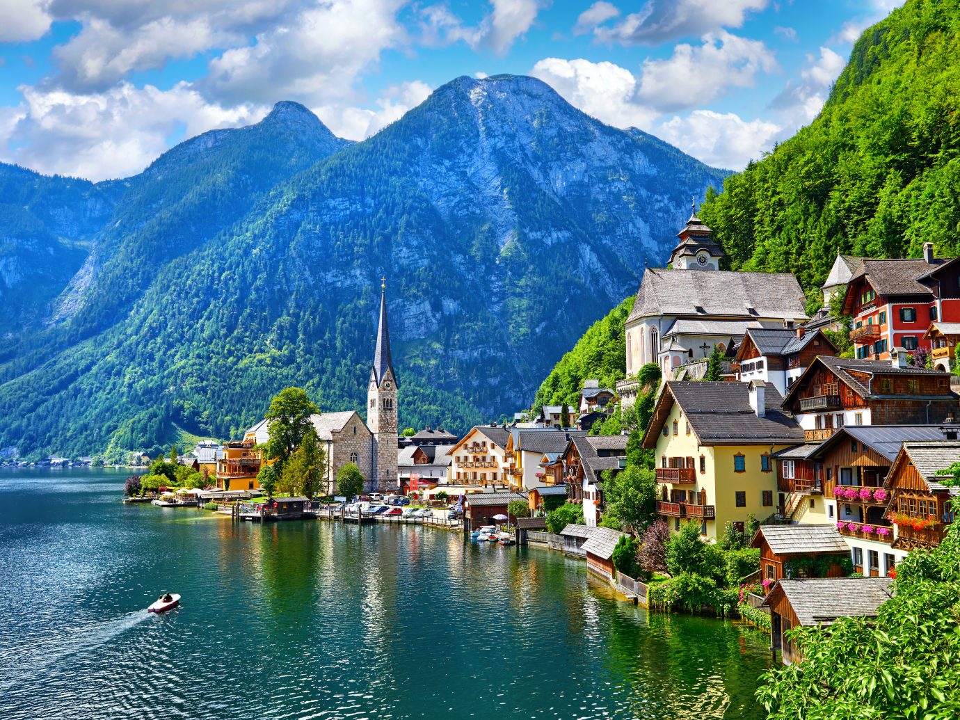 View of Hallstattersee Lake and Alps mountains summits