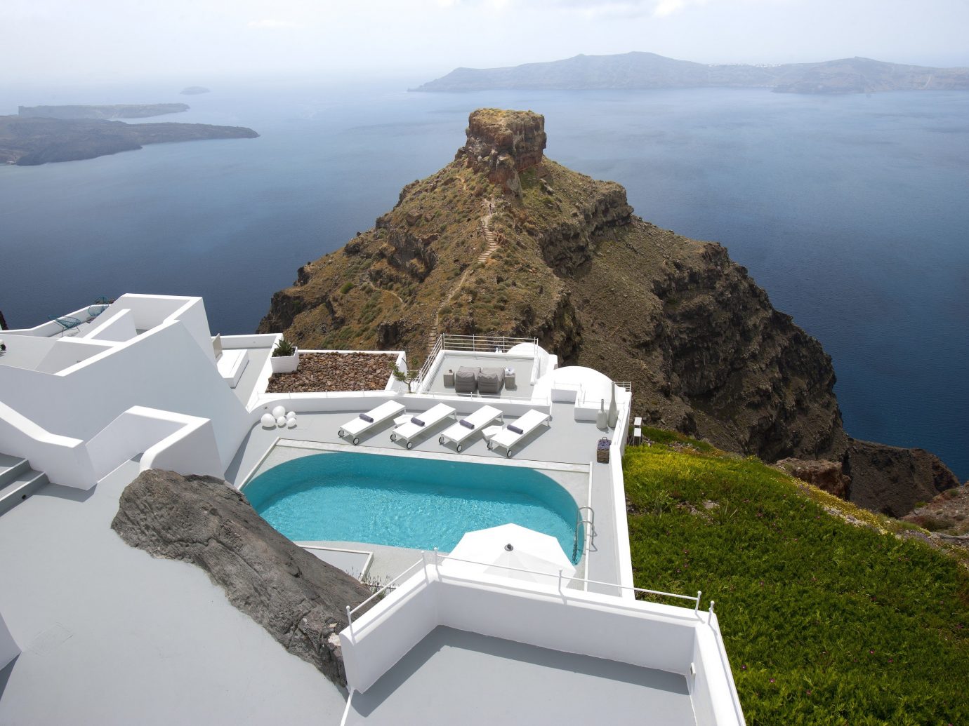 ギリシャホテル高級旅行サントリーニ島屋外の草自然山岬海白い空観光
