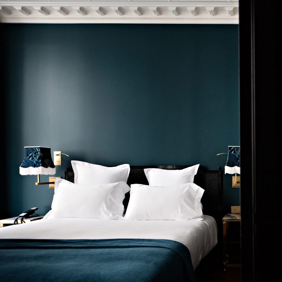 bedroom-hotels-suite-black-960x960.jpeg