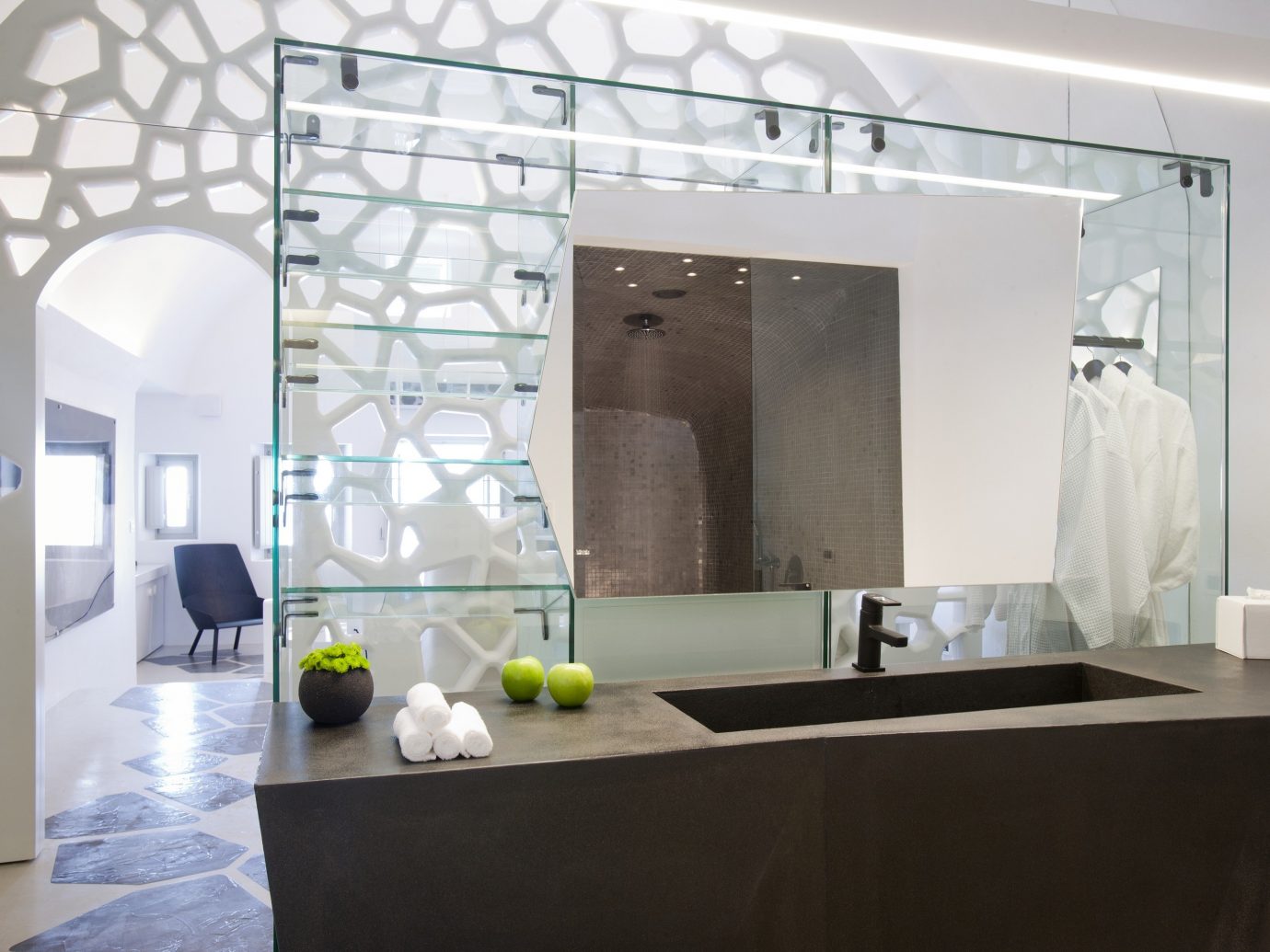 ギリシャホテル高級旅行サントリーニ島屋内インテリアデザイン壁天井床ガラス床材インテリアデザイナーロフトテーブルリビングルーム