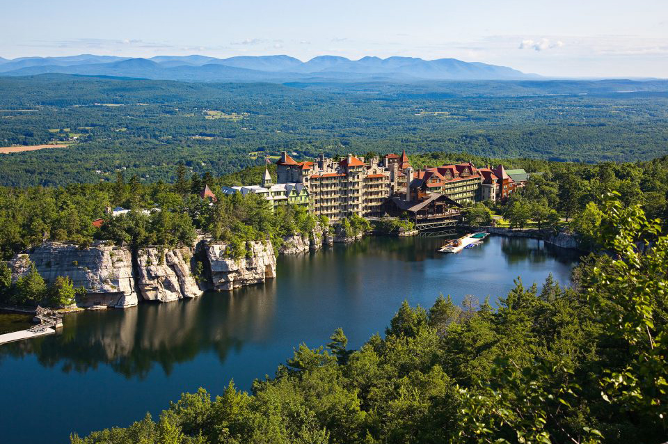 The Most Romantic Lake Resorts to Spend a Summer Vacation